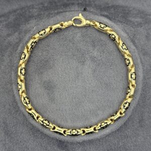 Խաչերով թևնոց