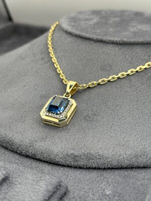 Կապուտակ կախազարդ