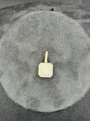 Աստղափայլ կախազարդ